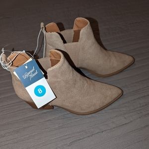 Universal Thread Taupe booties